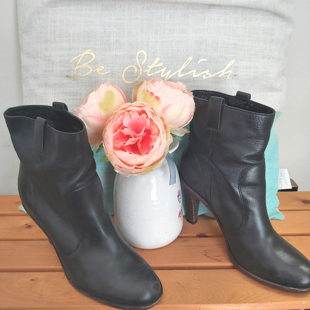 Cole Haan boots size 8.5 Black Leather Heeled Ankle 3.5" heels - Picture 2 of 16